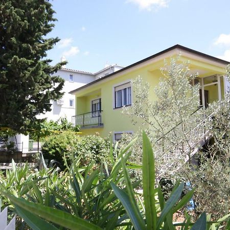 Two Bedroom Apartment, Nice Neighborhood, Free Parking, Wifi プーラ エクステリア 写真