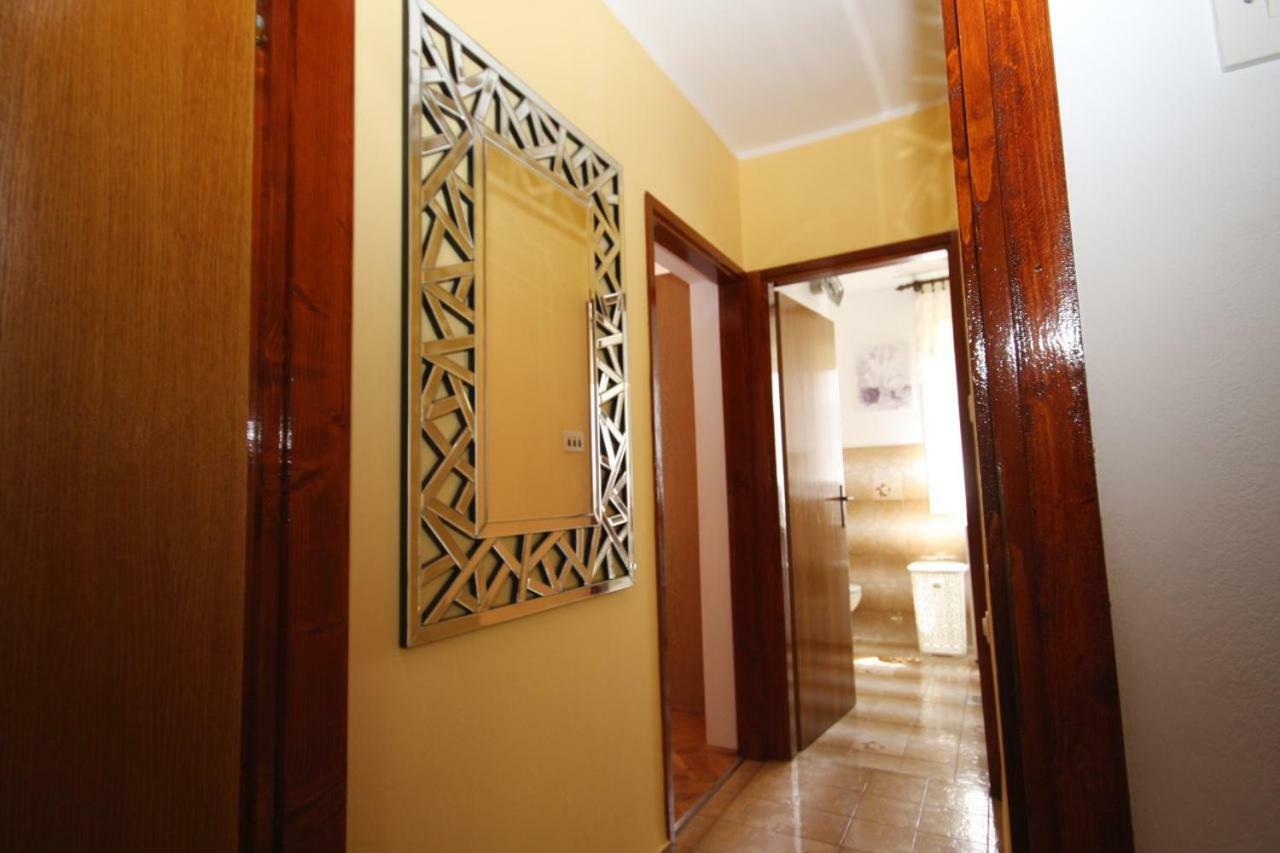 Two Bedroom Apartment, Nice Neighborhood, Free Parking, Wifi プーラ エクステリア 写真