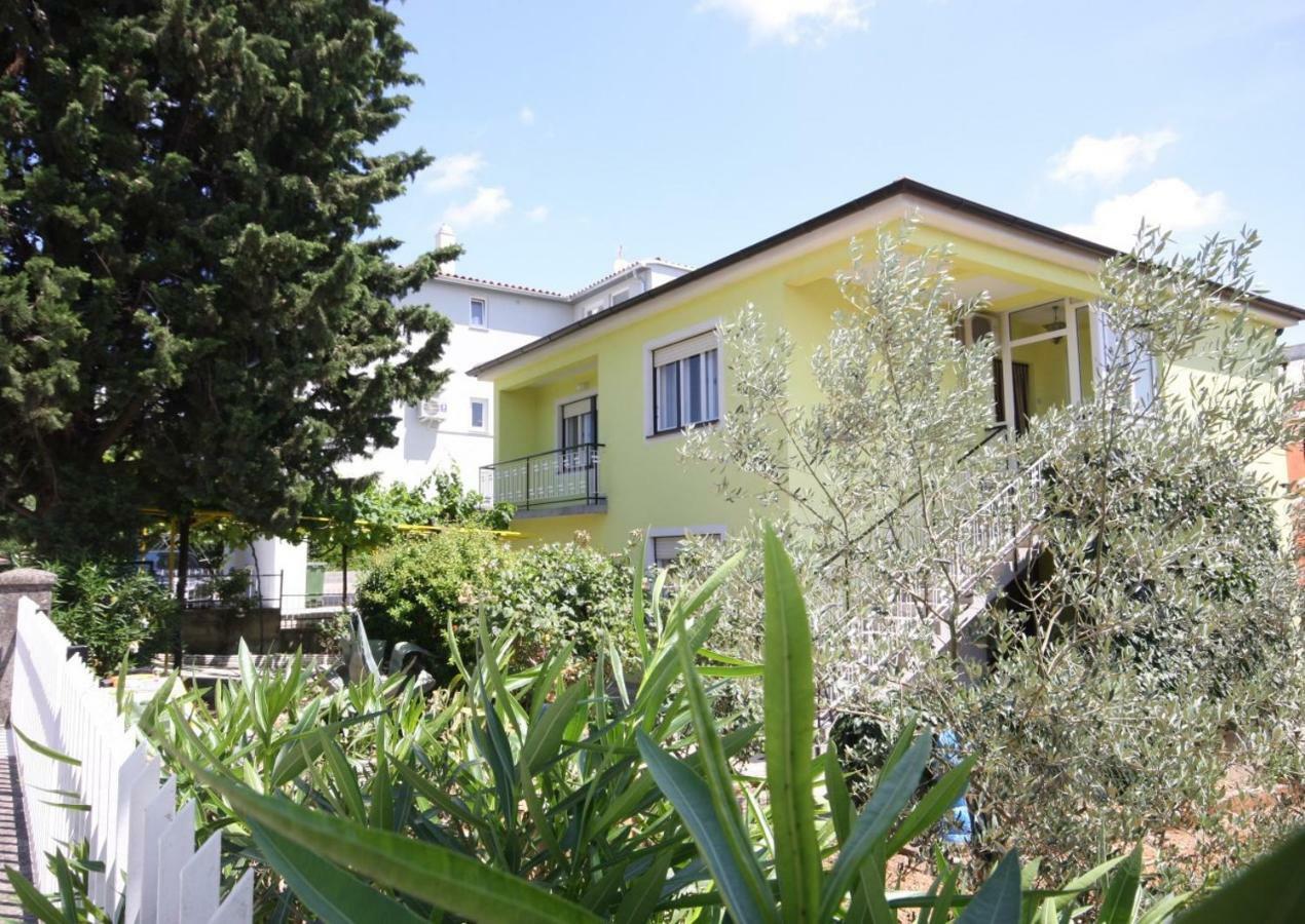 Two Bedroom Apartment, Nice Neighborhood, Free Parking, Wifi プーラ エクステリア 写真