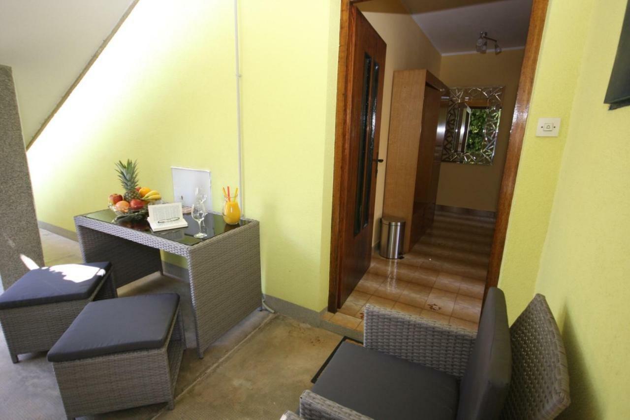 Two Bedroom Apartment, Nice Neighborhood, Free Parking, Wifi プーラ エクステリア 写真