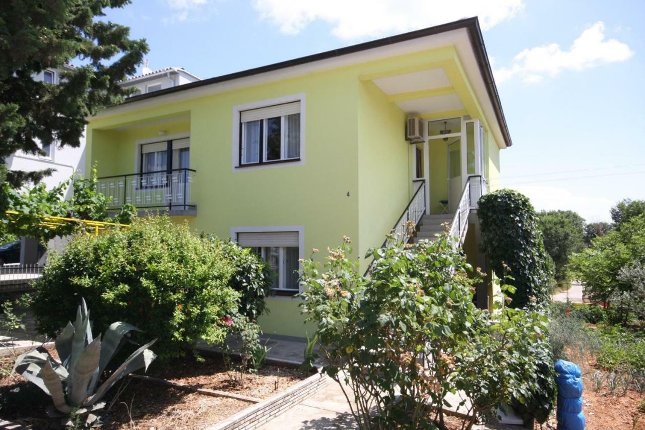 Two Bedroom Apartment, Nice Neighborhood, Free Parking, Wifi プーラ エクステリア 写真