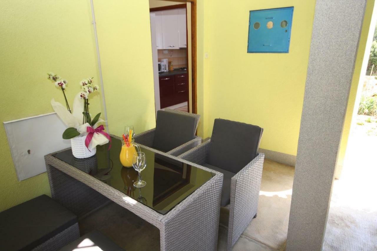 Two Bedroom Apartment, Nice Neighborhood, Free Parking, Wifi プーラ エクステリア 写真
