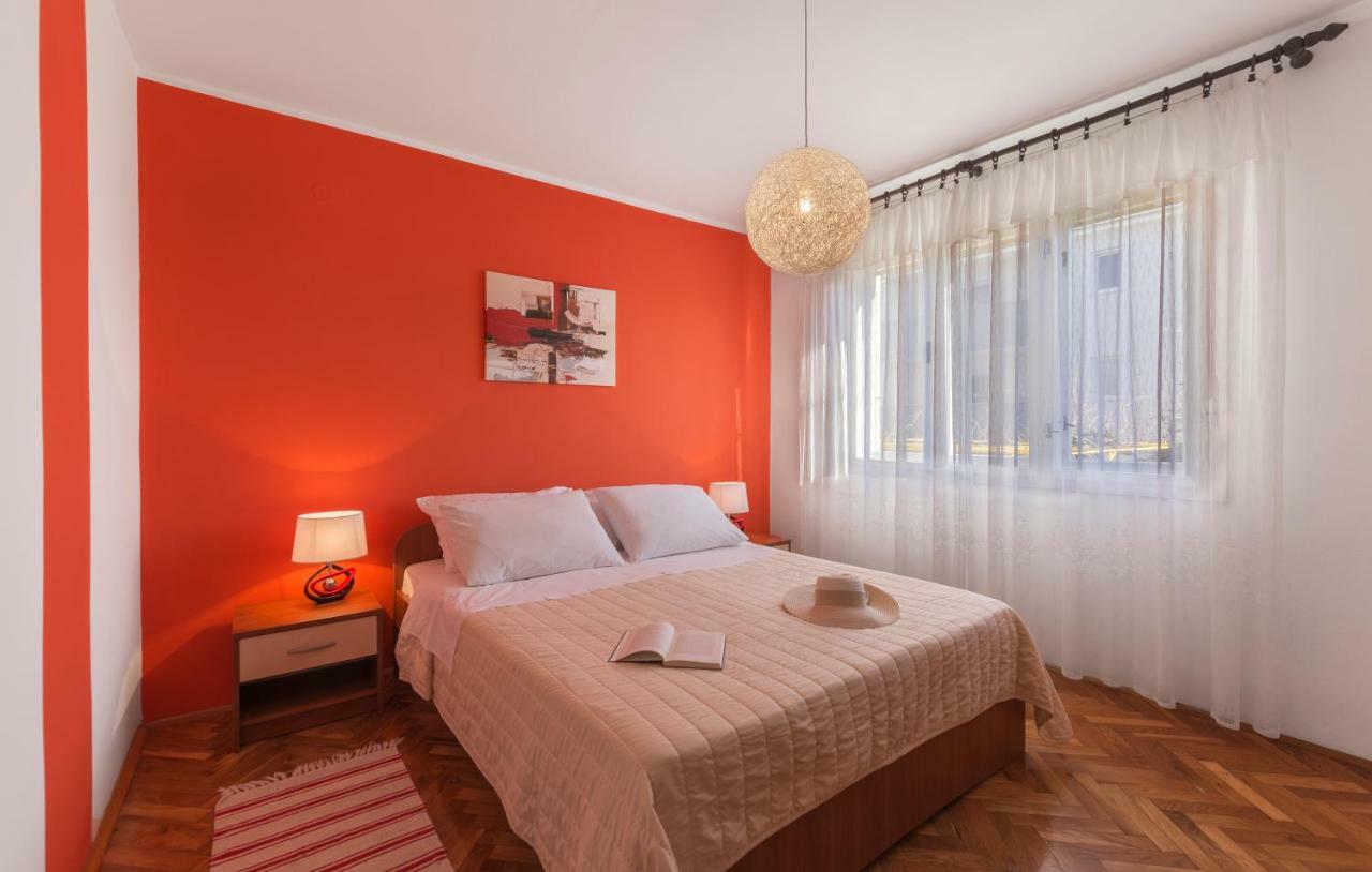 Two Bedroom Apartment, Nice Neighborhood, Free Parking, Wifi プーラ エクステリア 写真