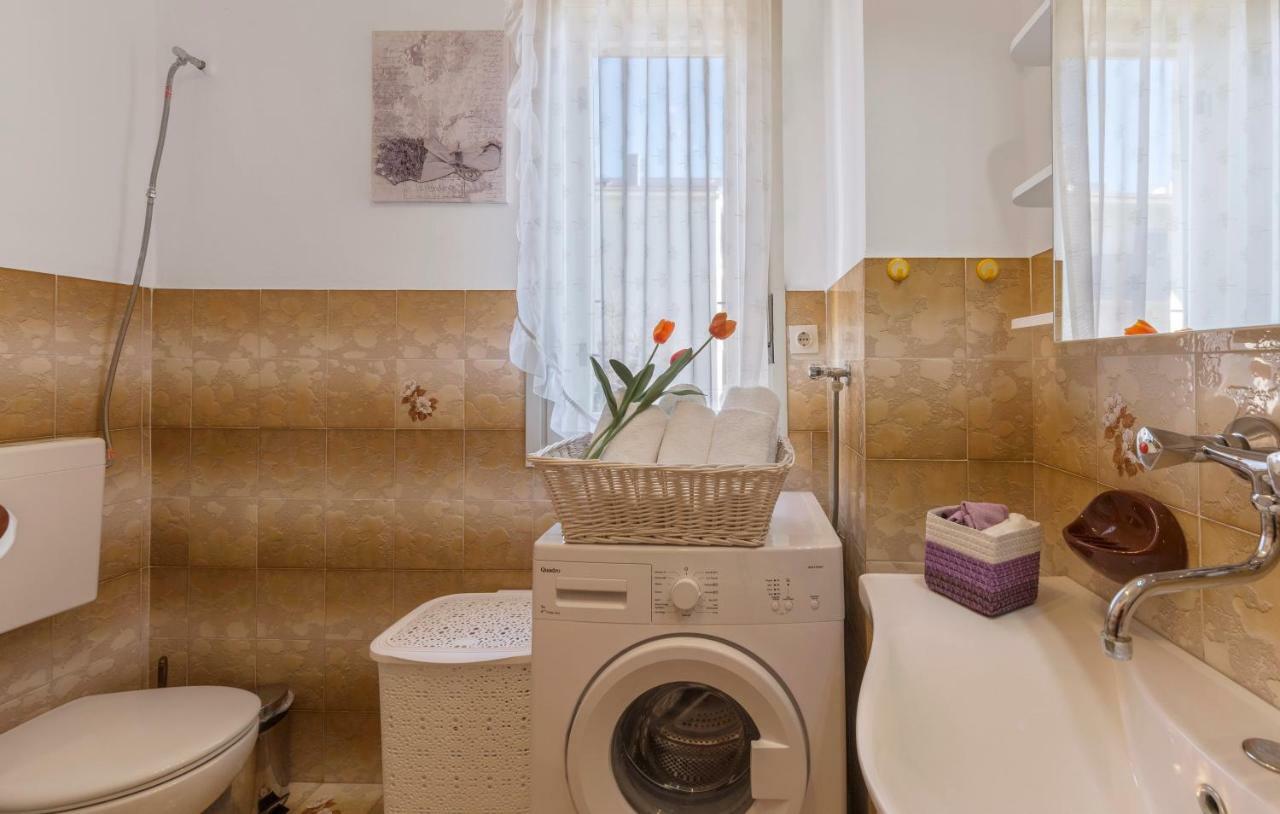 Two Bedroom Apartment, Nice Neighborhood, Free Parking, Wifi プーラ エクステリア 写真